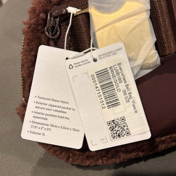 Lululemon NWT Everywhere Belt Bag Fleece Brown. - Picture 7 of 7